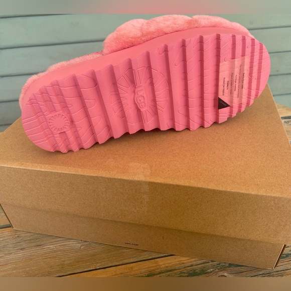 UGG PINK SUPER FLUFF SLIPPERS - Picture 3 of 4